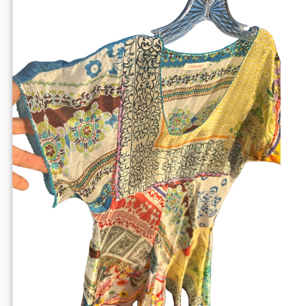 JOHNNY-WAS FLORAL thin satiny type material SIZE S  preowned gorgeous boho.